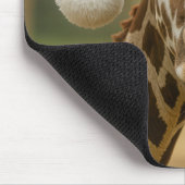 Weihnachtsgiraffe mit Feiertagsgeschenk Mousepad (Ecke)