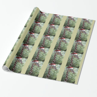 Weihnachtsgiraffe mit Weihnachtsmannmütze Geschenkpapier