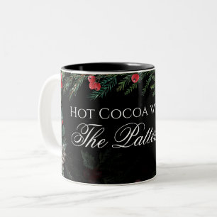 Weihnachtsgirlande mit Stechpalmen-Heißer Schokola Zweifarbige Tasse