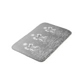 Weihnachtsglanzbäume Silber-Faux-Bogen Badematte (Schrägansicht)