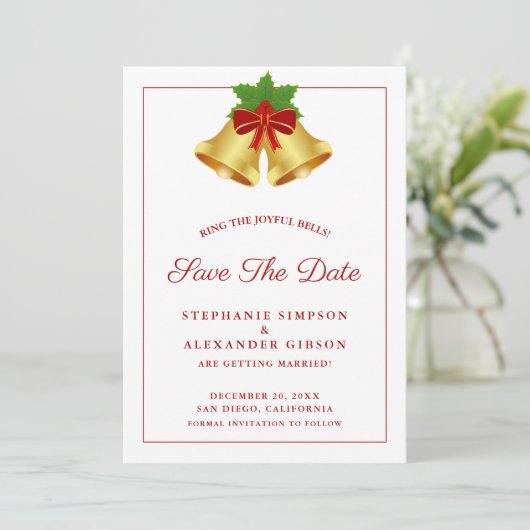 Weihnachtsglocken Red Berries Hochzeit Save The Date (Stehend Vorderseite)