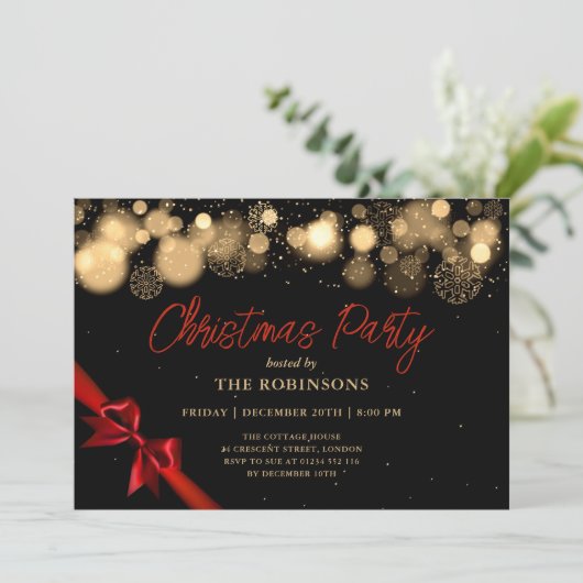 Weihnachtsglühen Gold und Rotes Band Einladung (Stehend Vorderseite)