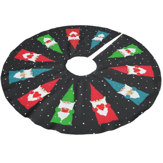 Weihnachtsgnomen auf Schwarz Polyester Weihnachtsbaumdecke (Schrägansicht)