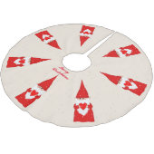 Weihnachtsgnomen & Schneeflocken auf Elfenbein Polyester Weihnachtsbaumdecke (Schrägansicht)