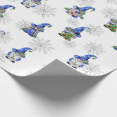 Weihnachtsgnomen und Schneeflocken Geschenkpapier (Ecke)