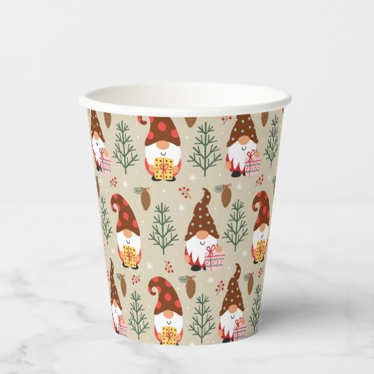 Weihnachtsgnomes Geschenkmuster Pappbecher (Vorderseite)