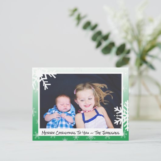 Weihnachtsgrün Schneeflocken Familienfoto-Karte Postkarte (Stehend Vorderseite)