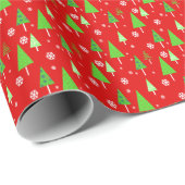 Weihnachtsgrün und Schneeflocken auf rot Geschenkpapier (Rolleneckpunkt)