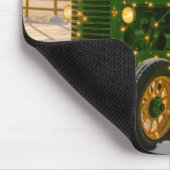 Weihnachtsgrüner Traktor mit leuchtenden Lichtern Mousepad (Ecke)