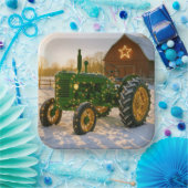 Weihnachtsgrüner Traktor mit leuchtenden Lichtern Pappteller (Party)