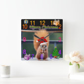 Weihnachtshörnchen mit Geschenken und Baum Quadratische Wanduhr (Zuhause)
