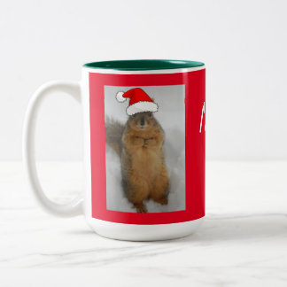 Weihnachtshörnchen mit Weihnachtsmannmütze Zweifarbige Tasse