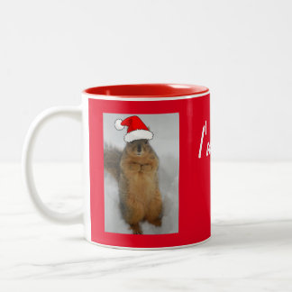 Weihnachtshörnchen mit Weihnachtsmannmütze Zweifarbige Tasse