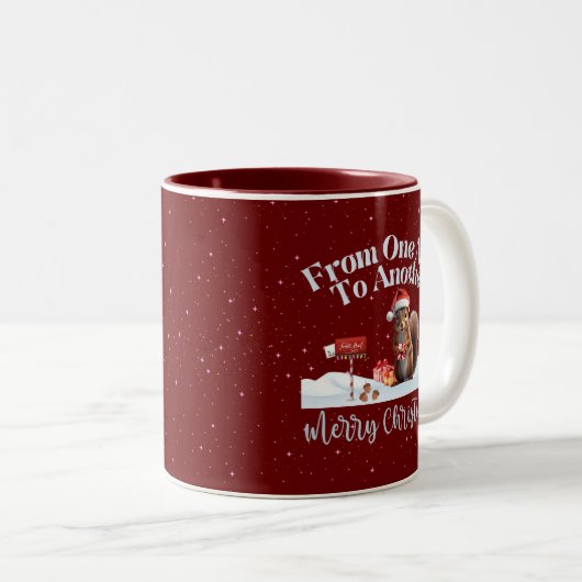 Weihnachtshörnchen von einer Nut zur anderen Zweifarbige Tasse (VorderseiteRechts)