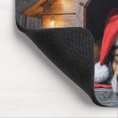 Weihnachtshund Hund in Doghouse Mousepad (Ecke)