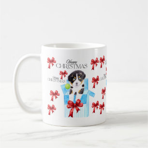Weihnachtshund in einer blauen Kiste Kaffeetasse