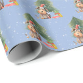 Weihnachtshund und Pinienbäume in Schneeflocken Geschenkpapier (Rolleneckpunkt)