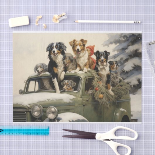 Weihnachtshunde auf einem altmodischen Auto Seidenpapier (Handwerk)