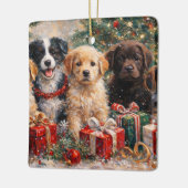 Weihnachtshunde mit Geschenken unter dem geschmück Keramikornament (Links)
