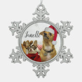 Weihnachtshunde Schneeflocken Zinn-Ornament (Vorderseite)
