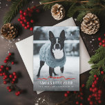Weihnachtsjelper Niedlicher Hund Weihnachts-Foto Feiertagskarte<br><div class="desc">Spaß Weihnachts-Doggy-Pun; perfekt für Ihre Jungtiere; wählen Sie einen die Schnitt und Papiertyp,  fügen Sie eine Nachricht oder mehr Fotos auf den Rücken,  wenn gewünscht.</div>