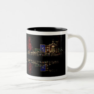 Weihnachtskaffee-Tasse des Feuermanns Zweifarbige Tasse