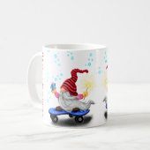 Weihnachtskaffee Tasse Geschenk Skater Gnome mit G (Vorderseite Links)