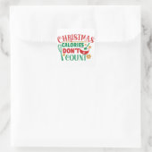 Weihnachtskalorien zählen nicht quadratischer aufkleber (Tasche)