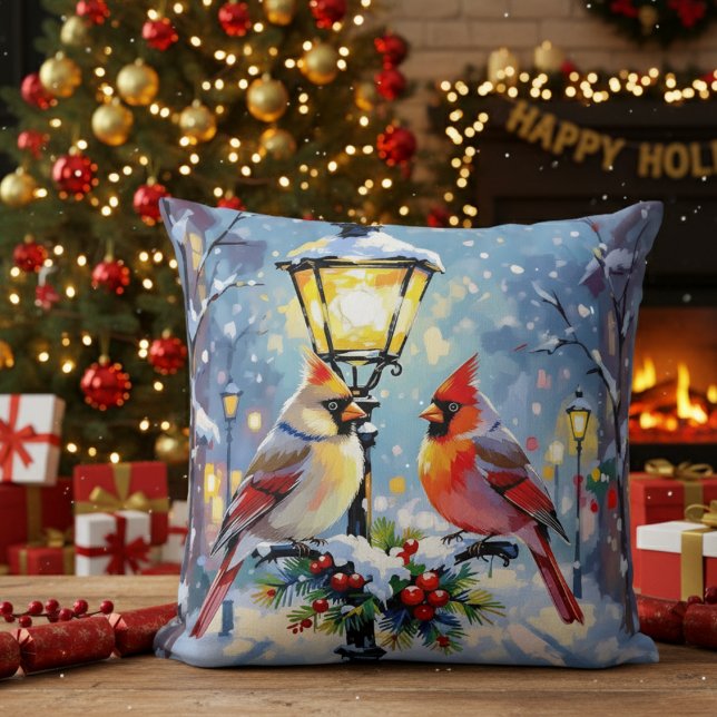 Weihnachtskardinäle und schneebedeckter Laternenpf Kissen (Von Creator hochgeladen)