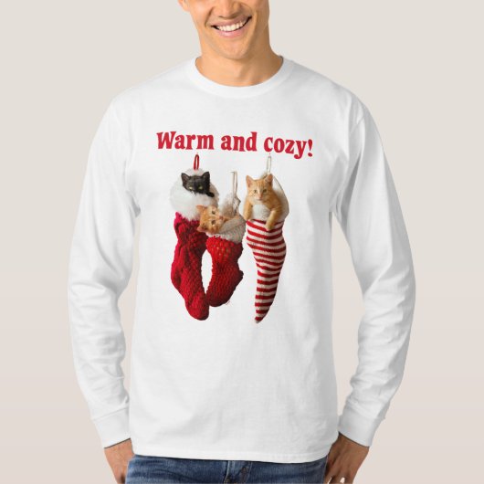 Weihnachtskätzchen in den Strümpfen T-Shirt (Vorderseite)