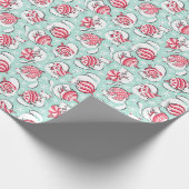 Weihnachtskätzchen mit Peppermint Candy Baubles Geschenkpapier (Ecke)