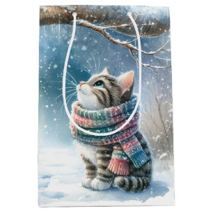 Weihnachtskätzchen tragen einen Winterskarf Mittlere Geschenktüte