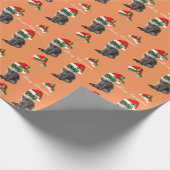 Weihnachtskatze auf Weihnachtskugel-Hintergrund Geschenkpapier (Ecke)