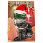 Weihnachtskatze auf Weihnachtskugel-Hintergrund Mittlere Geschenktüte (Rückseite)