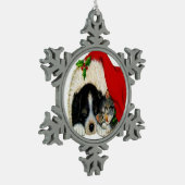 Weihnachtskatze & Hunde Schneeflocken Zinn-Ornament (Links)