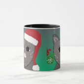Weihnachtskatze in einer roten Weihnachtsmannmütze Tasse (Zentrum)