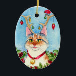 Weihnachtskatze mit Rentierverzierungen Keramik Ornament<br><div class="desc">Dieses niedliche Kätzchen ist bis Weihnachten.  Spaß!  Dieses Bild ist auf Grußkarten,  Briefmarke und anderen Produkten in meinem Zazzle-Shop erhältlich.</div>