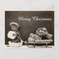 Weihnachtskatze mit Schlitten und Kranz