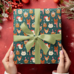 Weihnachtskatzen Handgezeichnetes Muster Geschenkpapier<br><div class="desc">Whimsikales Weihnachtsmusterpapier mit Illustration niedlicher Katzen mit Winterzubehör.</div>