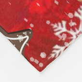 Weihnachtskekse und Schneeflocken auf Rot Fleecedecke (Ecke)
