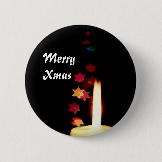Weihnachtskerze gegen Stern-Knopf-Namensschild Button