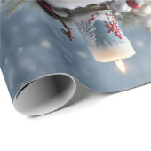 Weihnachtskerze im Winter mit Schnee und Kopierrau Geschenkpapier (Rolleneckpunkt)