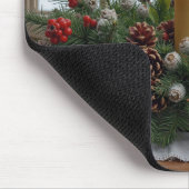 Weihnachtskerze in einem Kiefernarrangement Mousepad (Ecke)