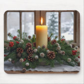 Weihnachtskerze in einem Kiefernarrangement Mousepad (Vorne)