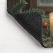 Weihnachtskerze in Kiefernzweigen Mousepad (Ecke)