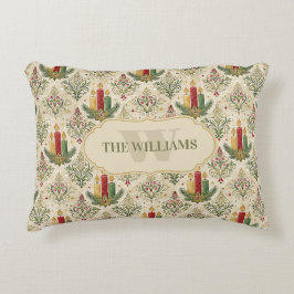 Weihnachtskerzen und Ornamente Monogramm Dekokissen