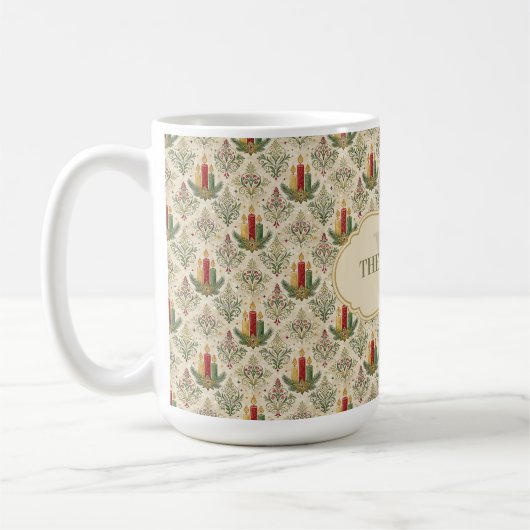 Weihnachtskerzen und Ornamente Monogramm Kaffeetasse (Links)
