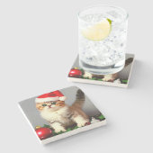Weihnachtskitten in Weihnachtsmannmütze Steinuntersetzer (Seitenansicht)