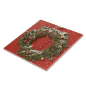 WeihnachtsKranz, der an einer Tür hängt Fliese (Seite)