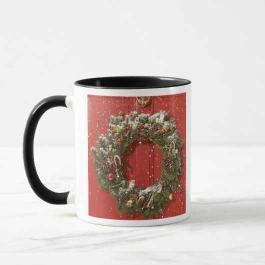 WeihnachtsKranz, der an einer Tür hängt Tasse (Links)
